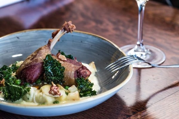 Secrets de Chef : Comment Rendre la Viande de Canard Tendre à Chaque Fois