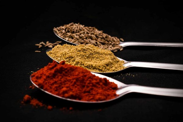 Découvrez Comment Utiliser les Épices pour Transformer Vos Plats en Chef-d'œuvre Culinaire