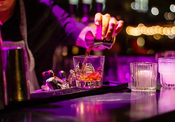 Les secrets pour réussir le cocktail parfait : Techniques et recettes incontournables