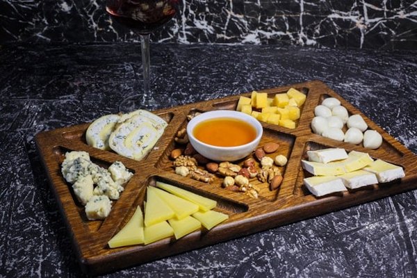 Les Secrets pour Composer le Plateau de Fromage Parfait pour vos Invités