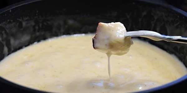 Découvrez les Meilleurs Fromages pour une Fondue Savoyarde Authentique