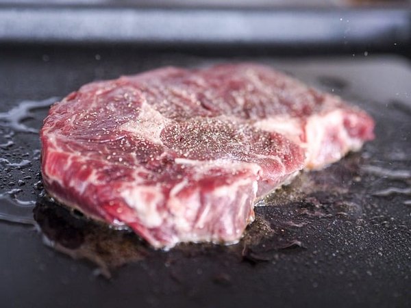 10 Recettes Incontournables pour Sublimer Vos Soirées avec Votre Plancha Iberica